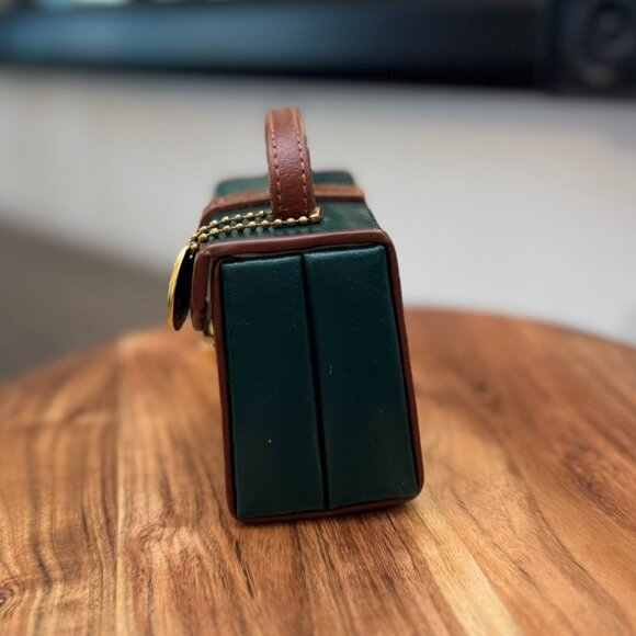 WOLF DESIGNS Green Leather Travel Jewelry Case — Vintage Compact Luxe - Picture 3 of 10